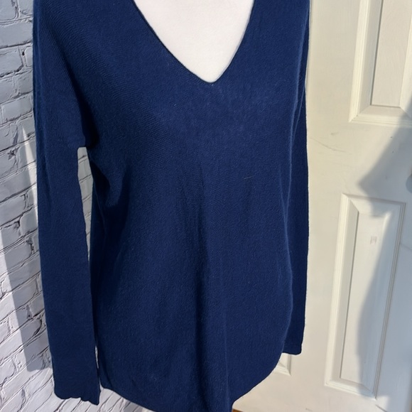 EUC 100% Cashmere VINCE Sweater - Picture 2 of 6
